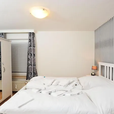 Holsteinisches Haus, Boysenstr. 5 *