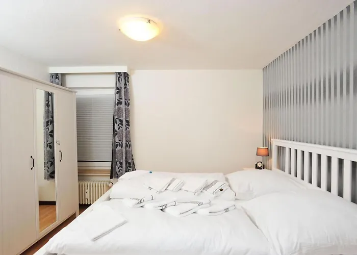 Holsteinisches Haus, Boysenstr. 5 *